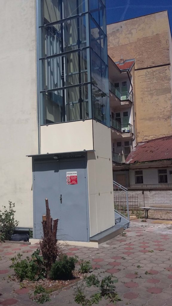 Stavba výtahu v Holečkově ulici na Praze 5 24 Holečkova 6