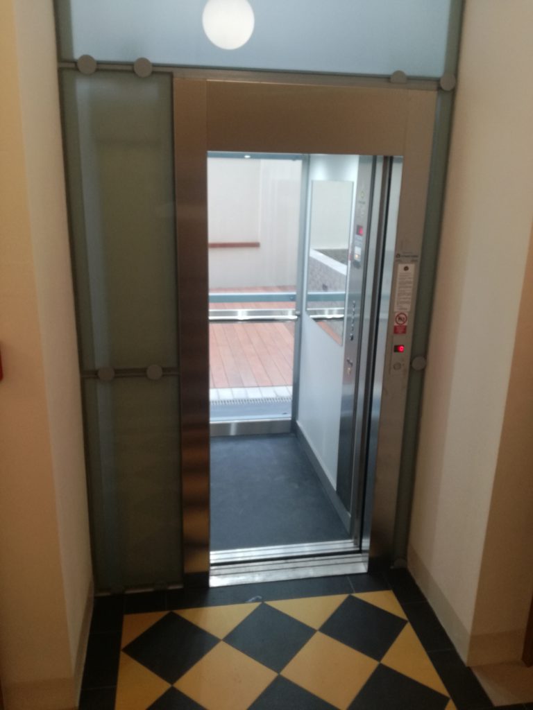 Stavba výtahu ve Francouzské ulici na Praze 1 4 Francouzská 68 Praha 2