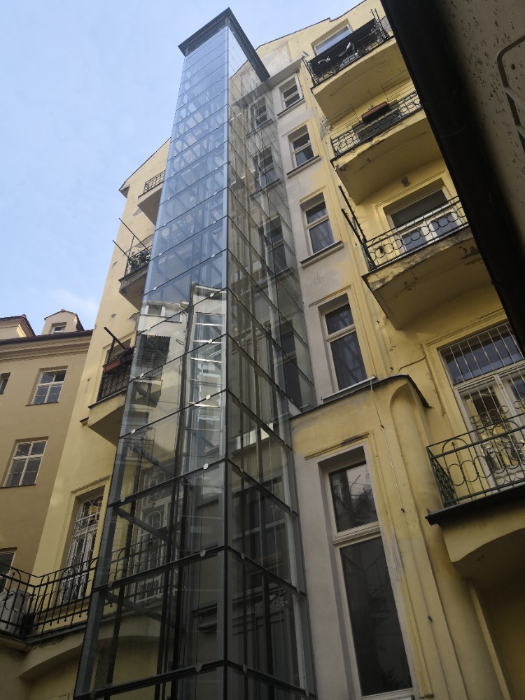 Stavba výtahu v ulici Kozí na Starém městě 4 Kozí 5 Praha 1