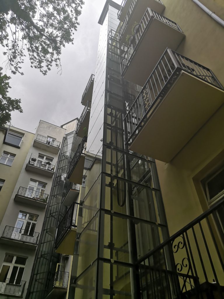 Stavba výtahu ve Zborovské ulici na Praze 5 1 Zborovská 20 5 1